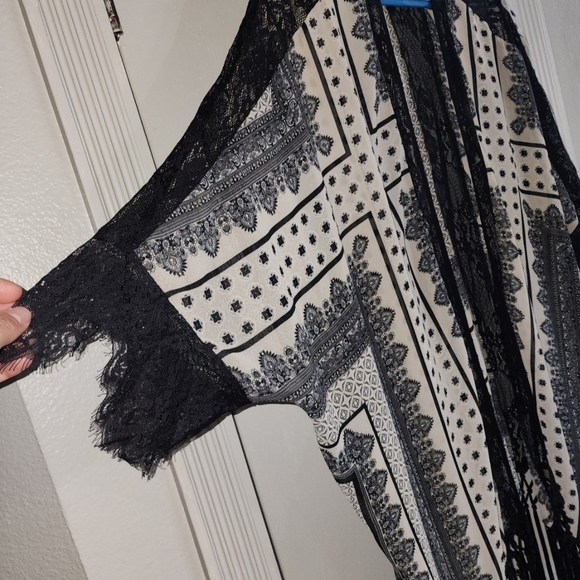 Lush Black Mesh Garment - Picture 5 of 11